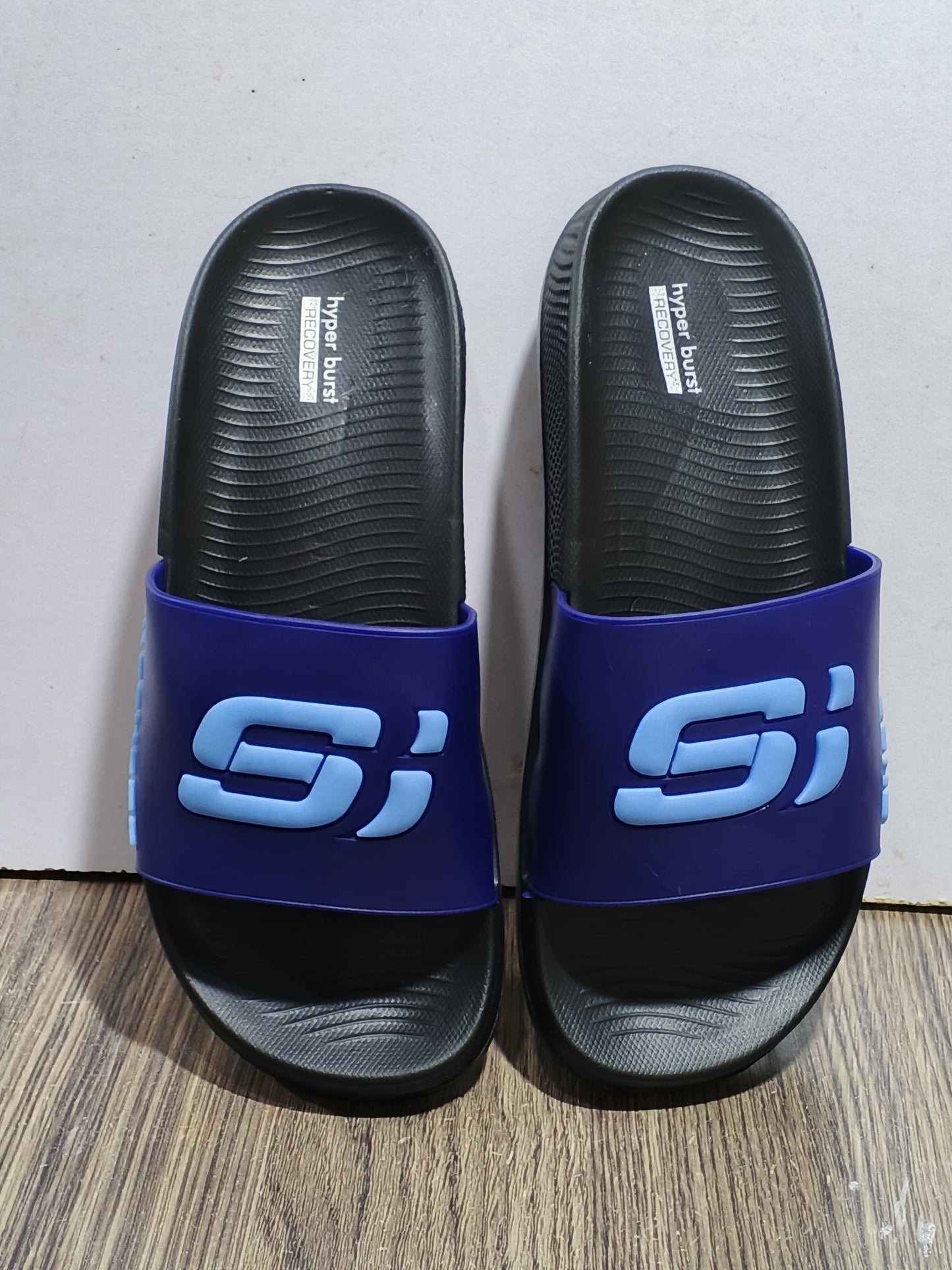 HyperStep Recovery Slides – Blue & Red Comfort Sandals Skechers